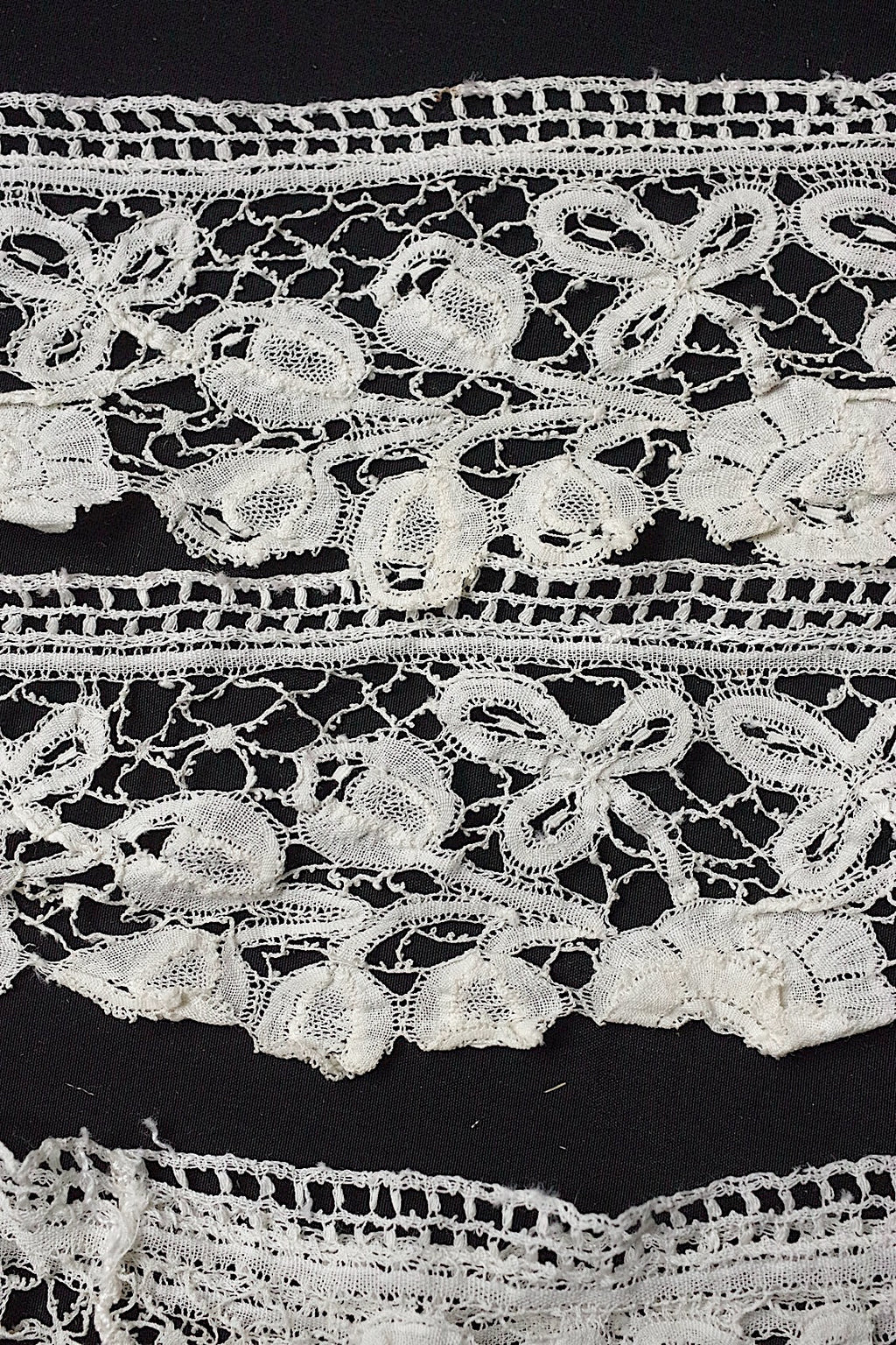 アンティークレース　dentelle ancienne　クッション　レースハギレ