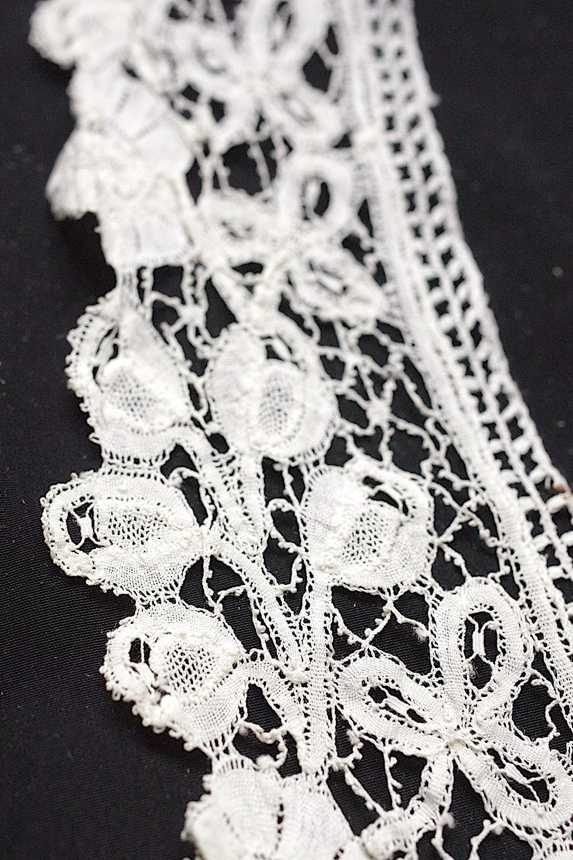 アンティークレース　dentelle ancienne　クッション　レースハギレ