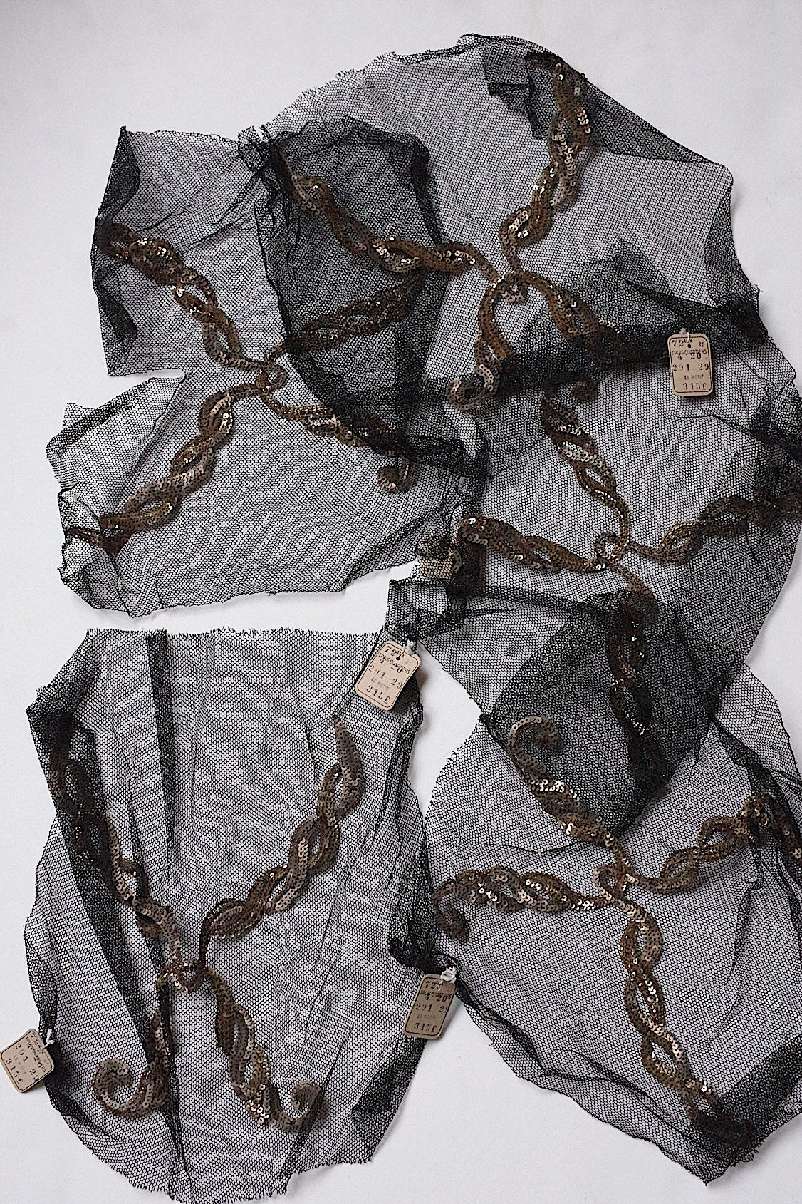 アンティークレース　dentelle ancienne　くろチュールモチーフ５枚