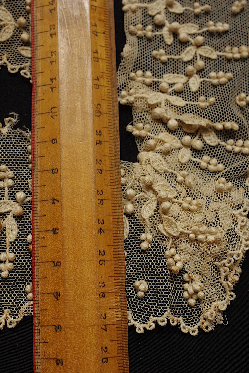 アンティークレース　dentelle ancienne ハギレつぶつぶ　素材用