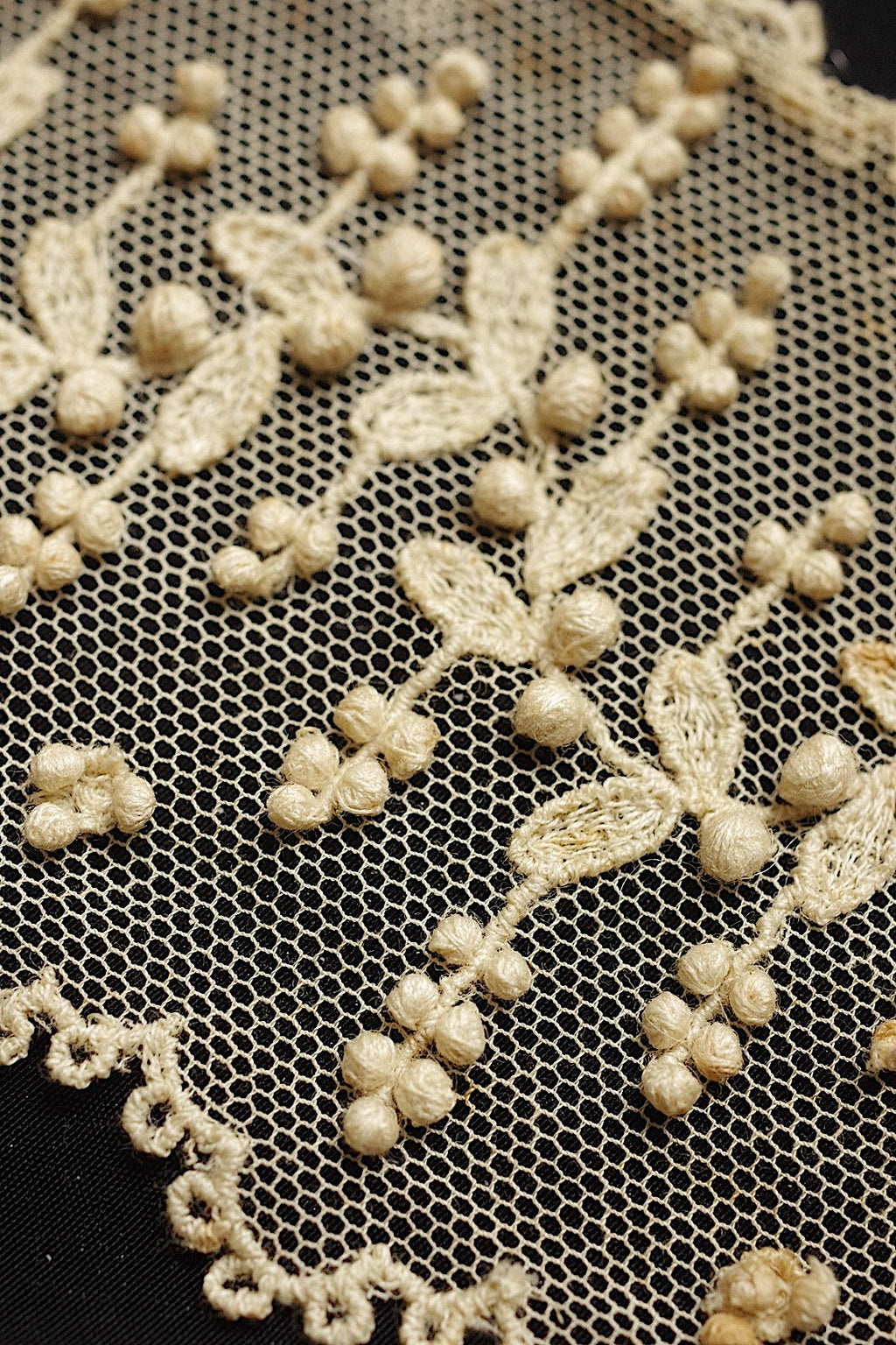 アンティークレース　dentelle ancienne ハギレつぶつぶ　素材用