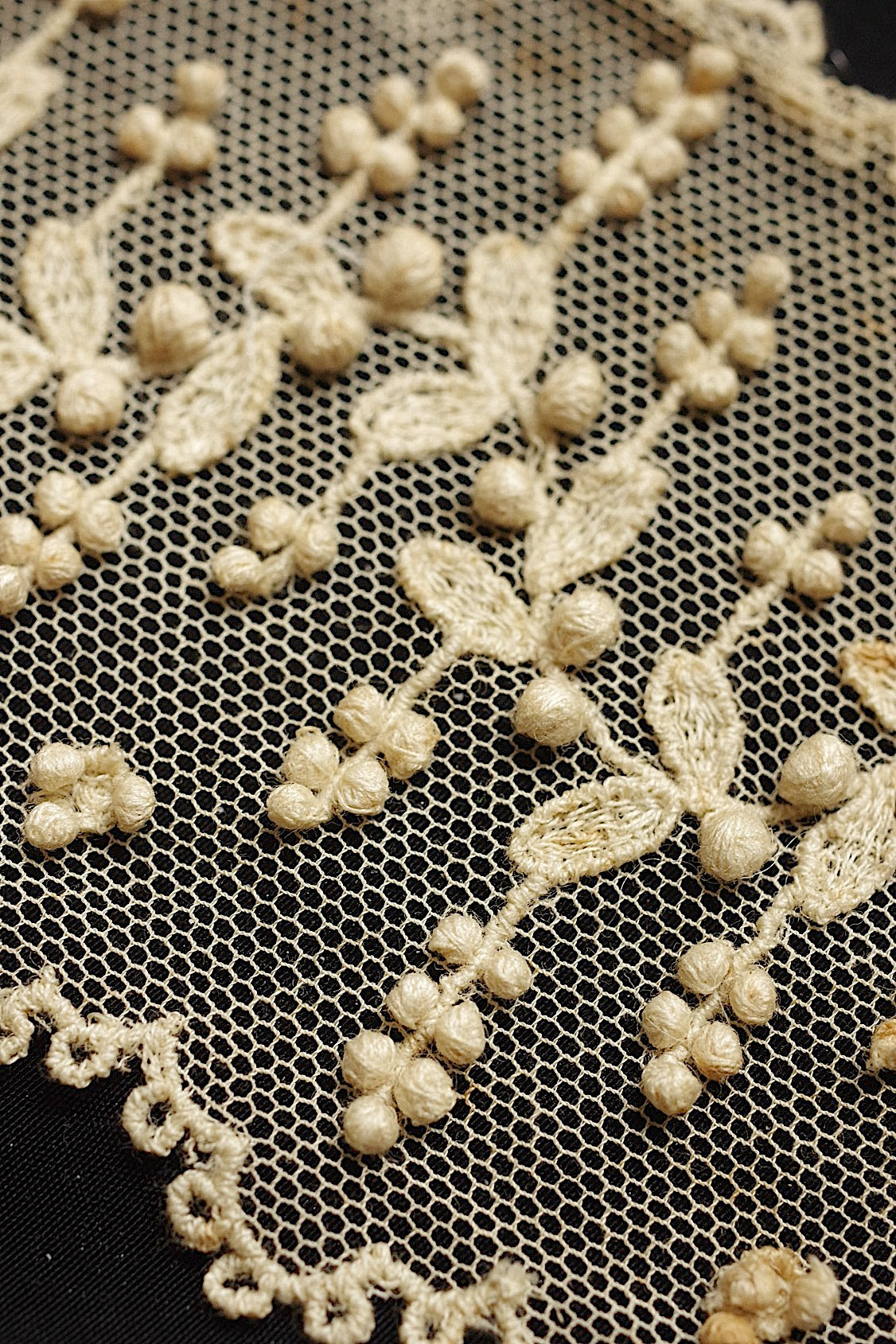 アンティークレース　dentelle ancienne ハギレつぶつぶ　素材用