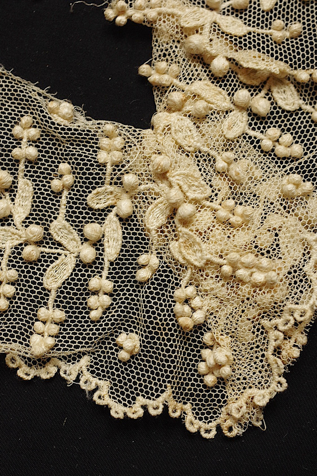 アンティークレース　dentelle ancienne ハギレつぶつぶ　素材用