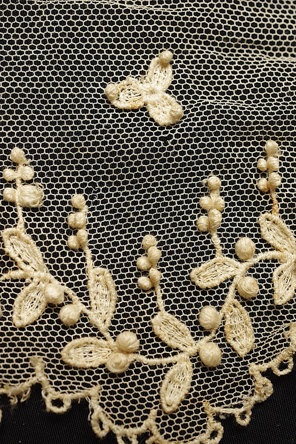 アンティークレース　dentelle ancienne ハギレつぶつぶ　素材用