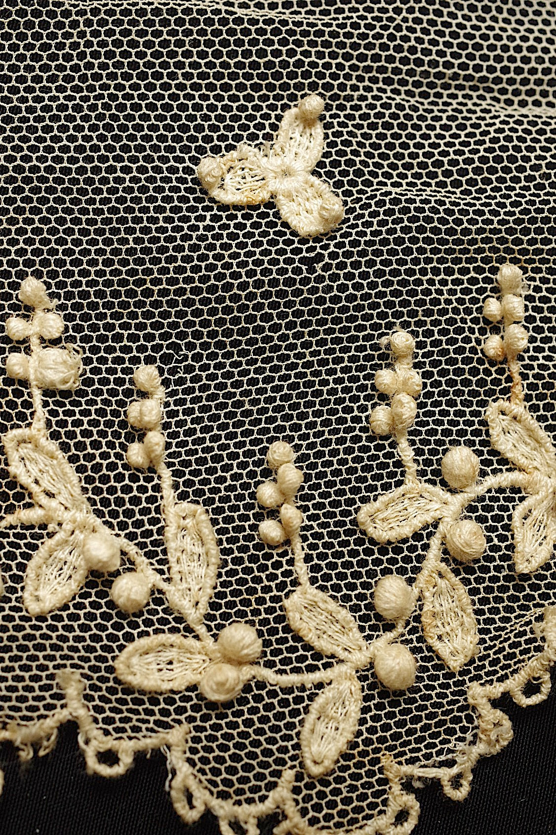 アンティークレース　dentelle ancienne ハギレつぶつぶ　素材用