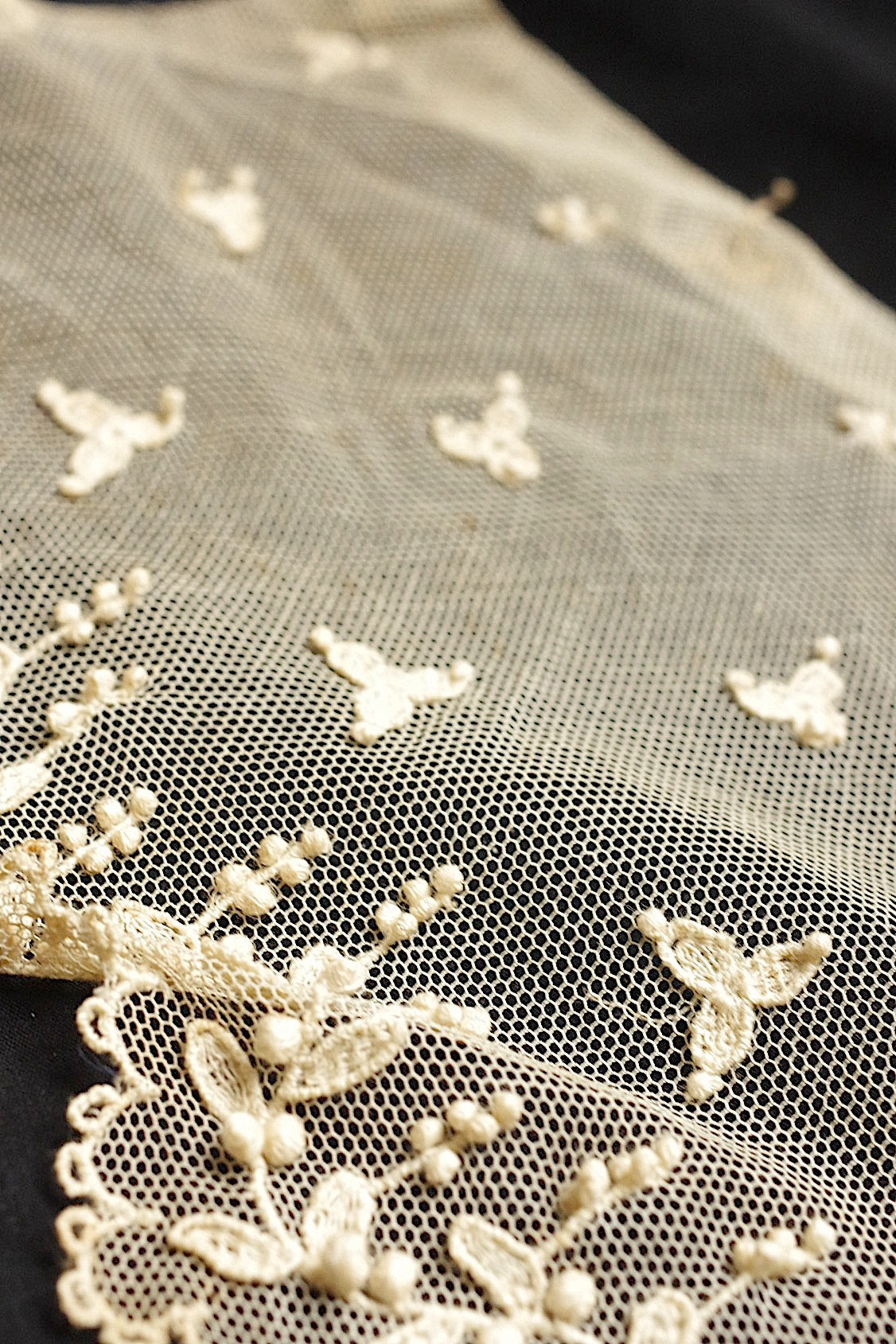 アンティークレース　dentelle ancienne ハギレつぶつぶ　素材用