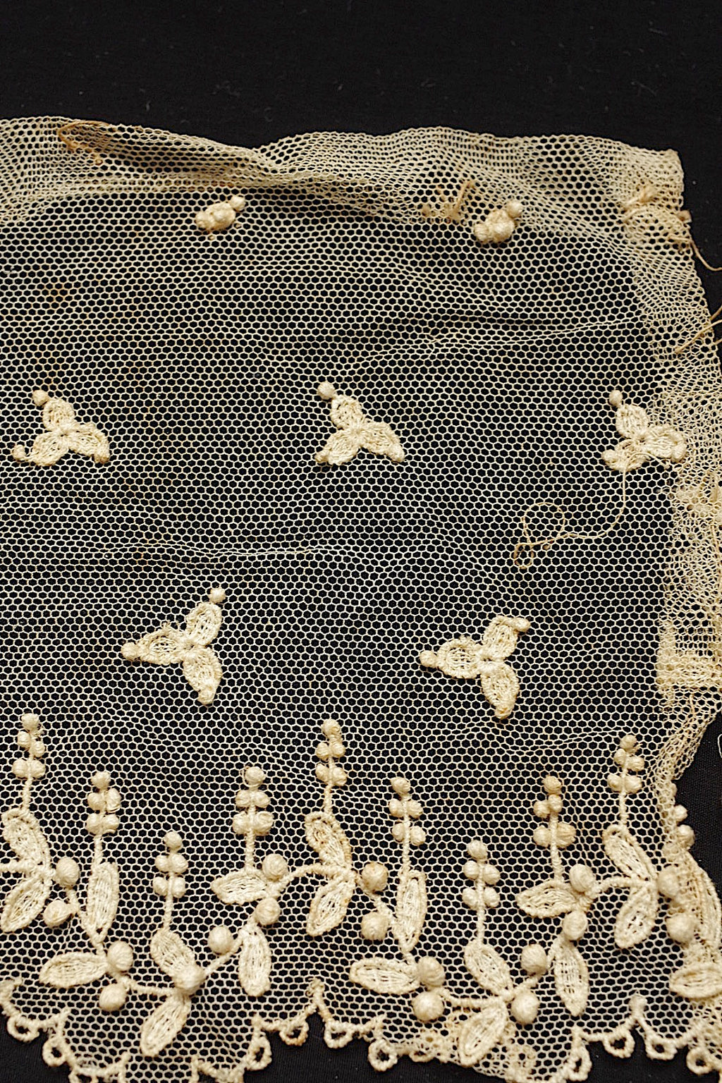 アンティークレース　dentelle ancienne ハギレつぶつぶ　素材用