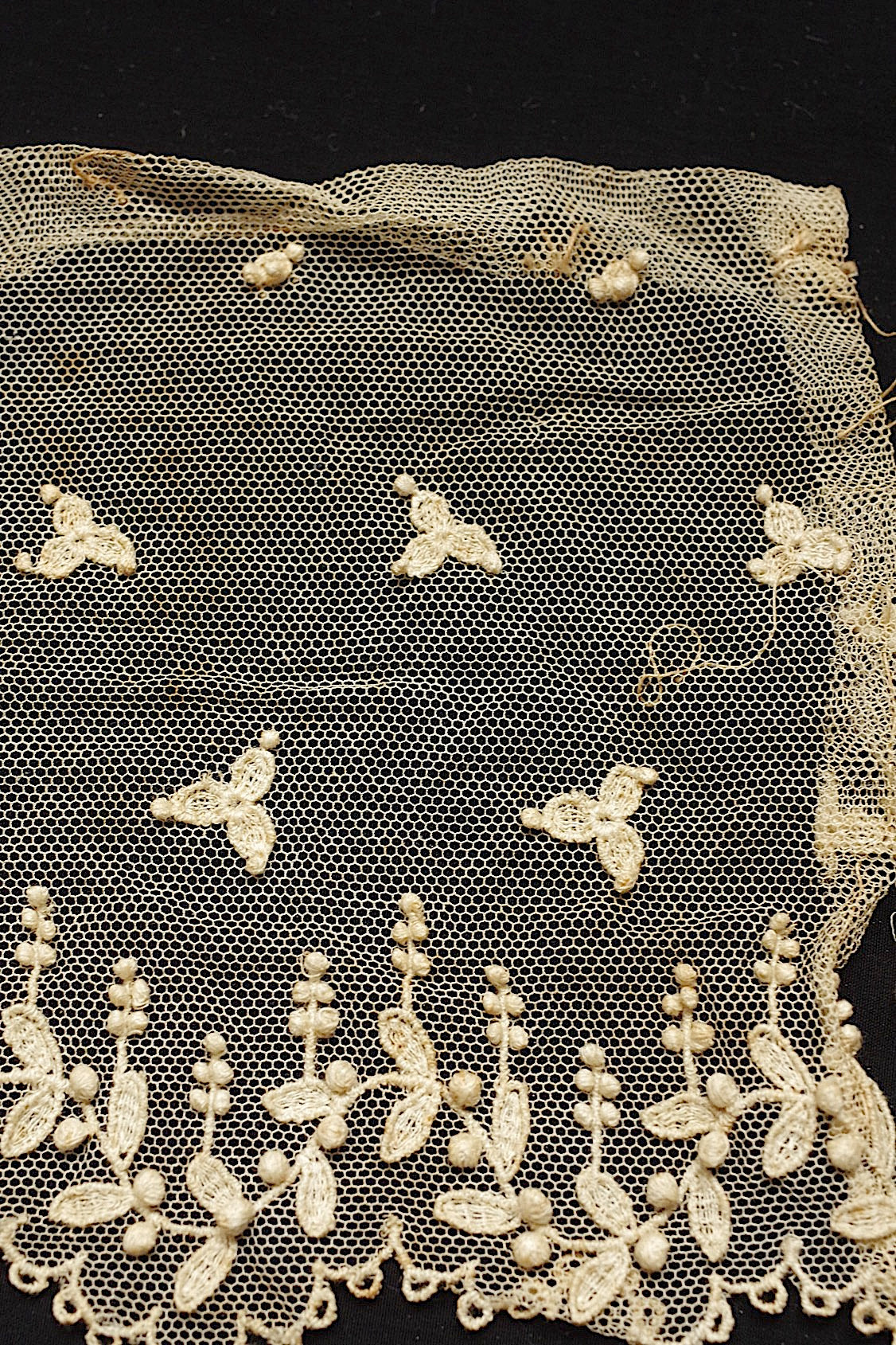 アンティークレース　dentelle ancienne ハギレつぶつぶ　素材用