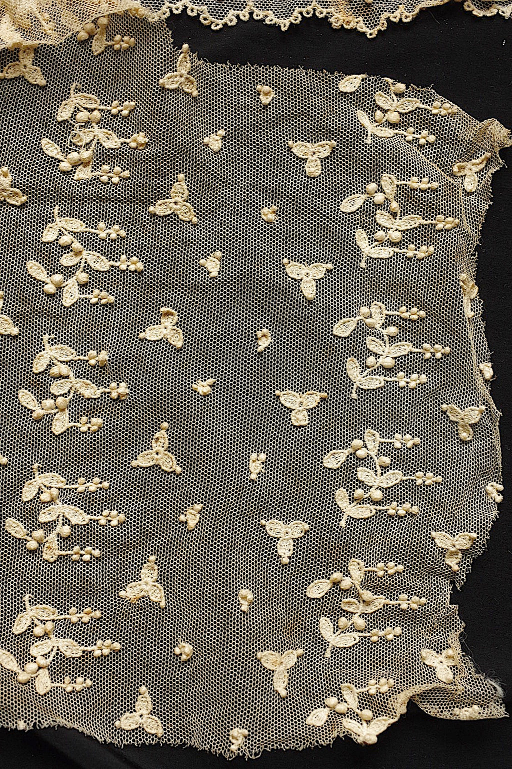 アンティークレース　dentelle ancienne ハギレつぶつぶ　素材用