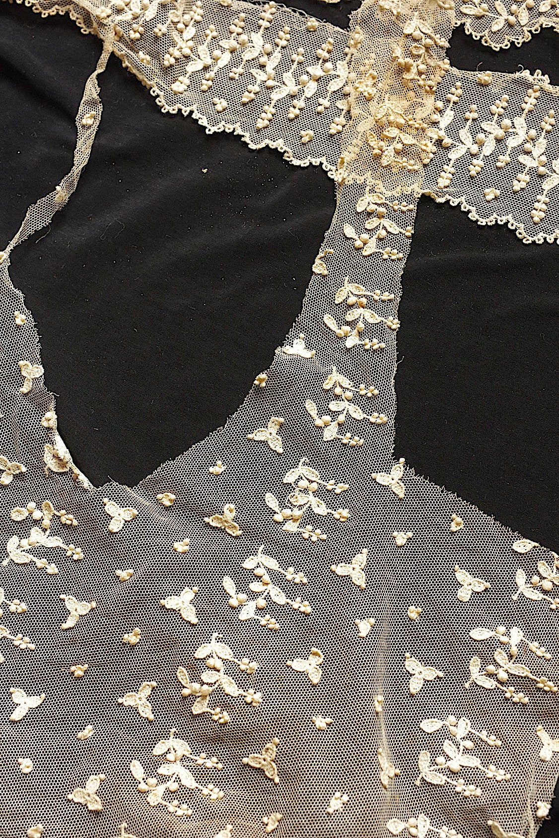アンティークレース　dentelle ancienne ハギレつぶつぶ　素材用