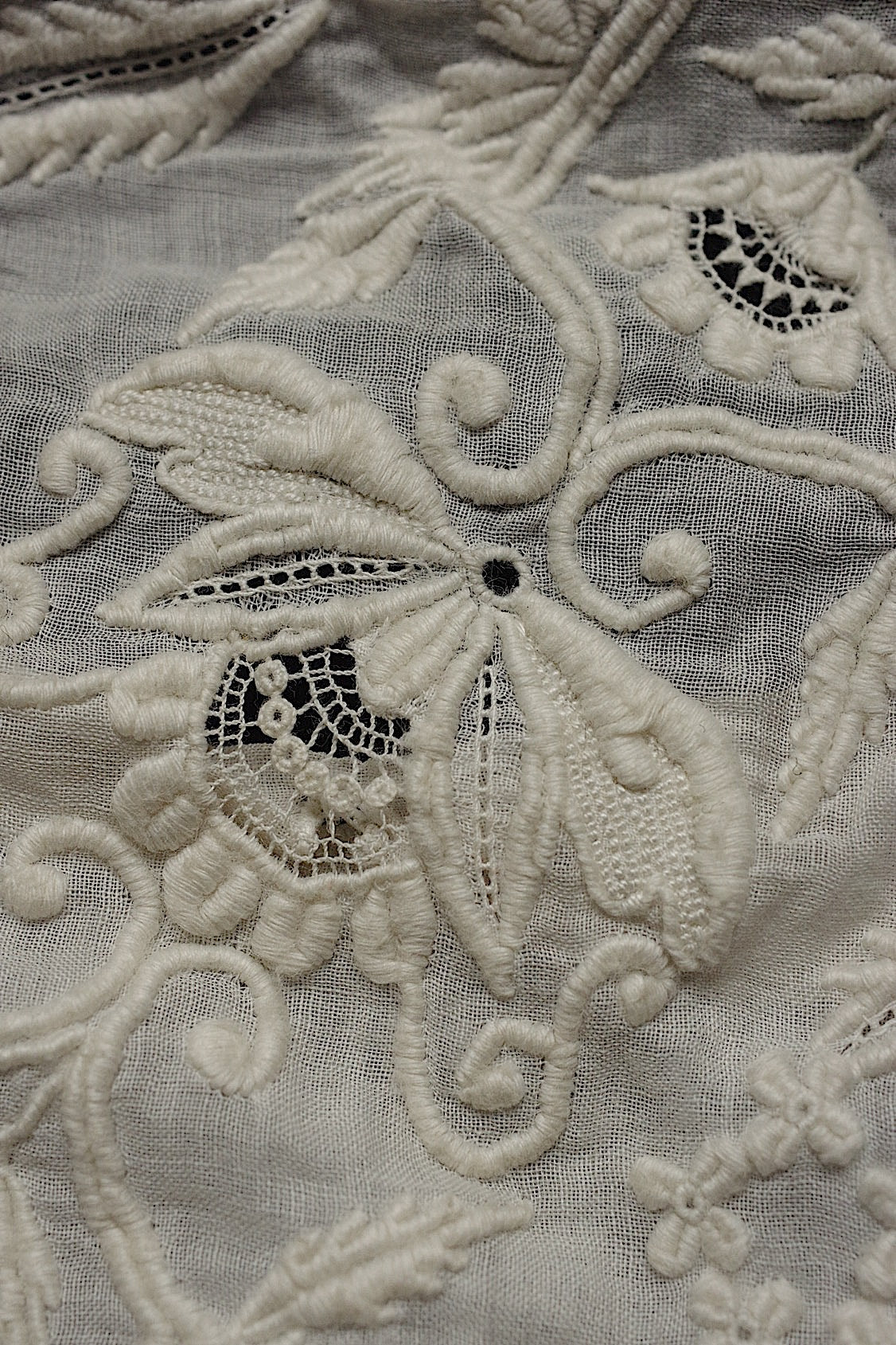 Housse de coussin brodée dentelle ancienne ancienne