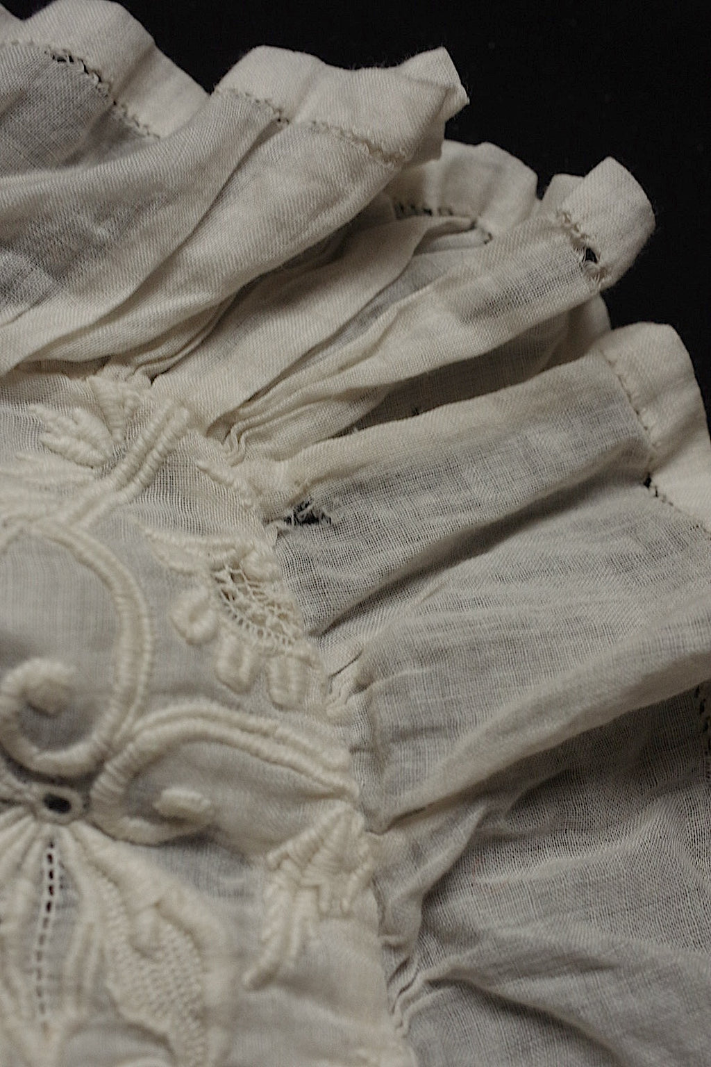 Housse de coussin brodée dentelle ancienne ancienne