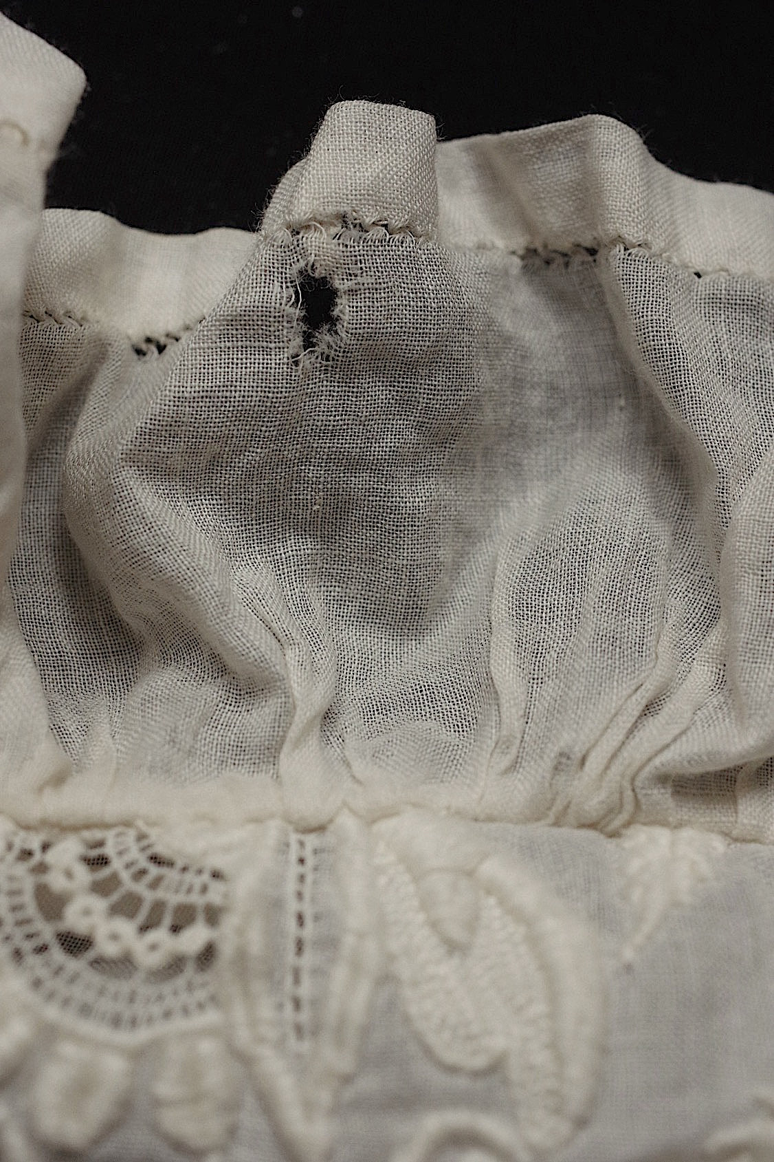 Housse de coussin brodée dentelle ancienne ancienne