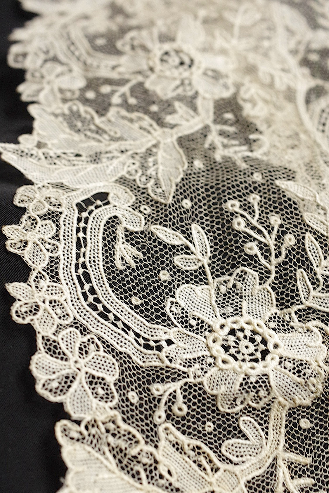 アンティークレース dentelle ancienne ブリュクセル- .FR a l'epoque