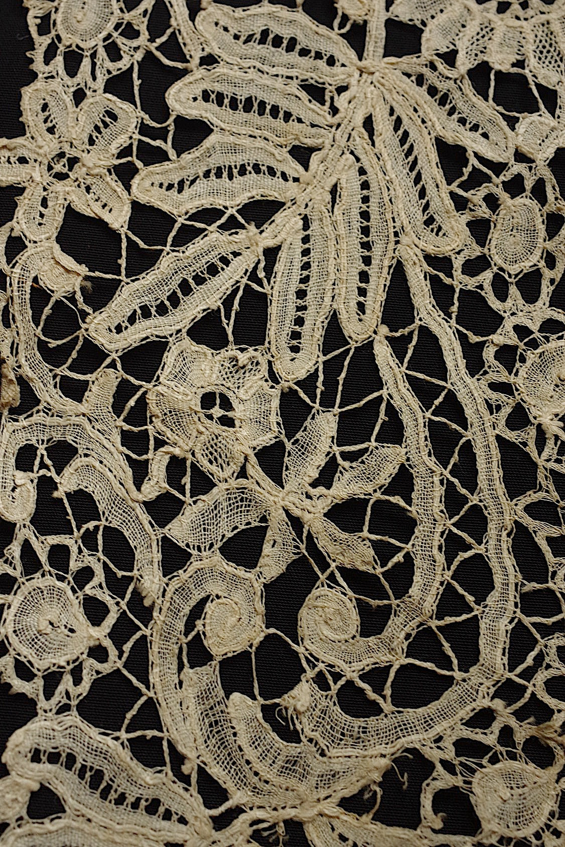 Boutons de manchette anciens dentelle ancienne duchesse + chutes