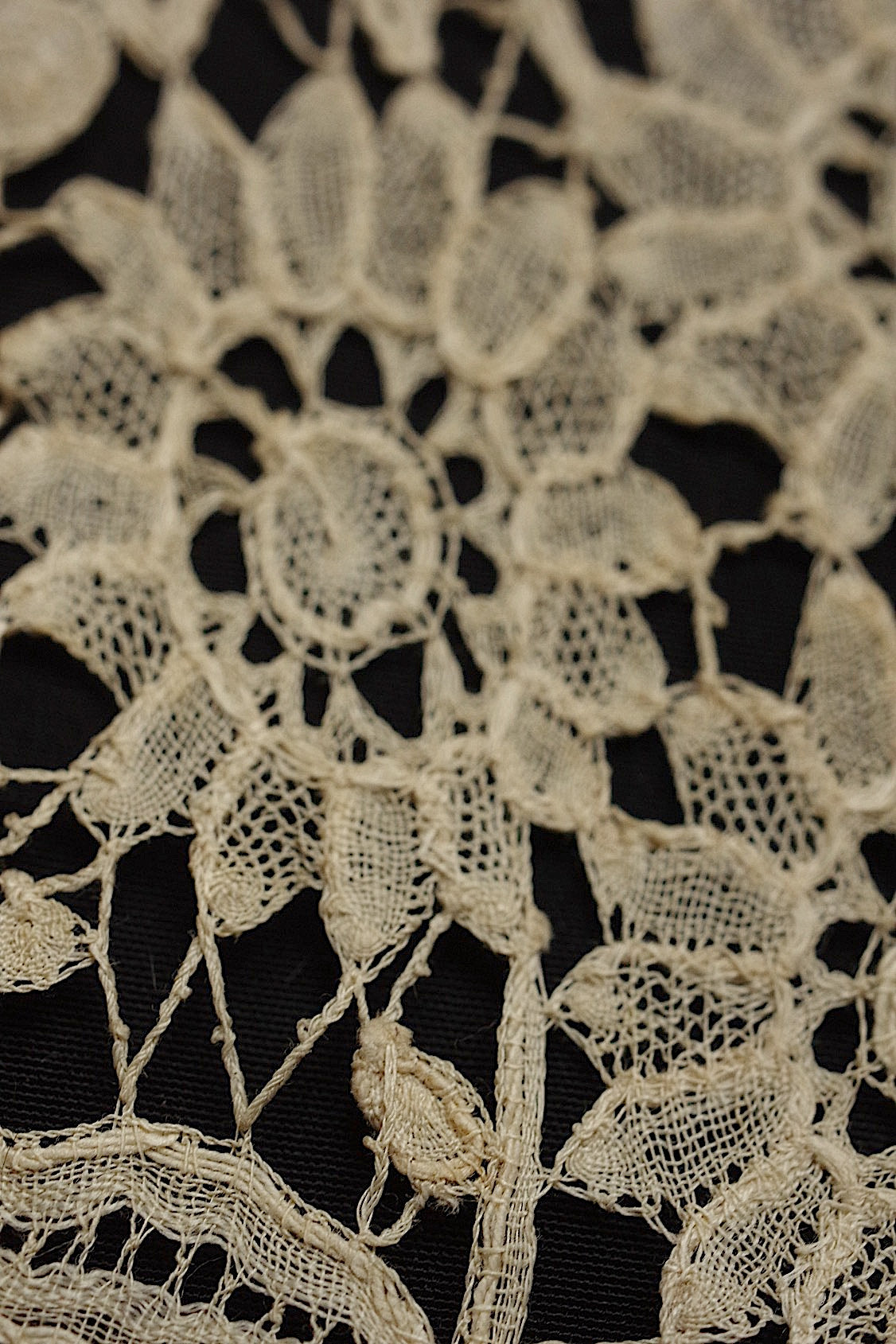 Boutons de manchette anciens dentelle ancienne duchesse + chutes