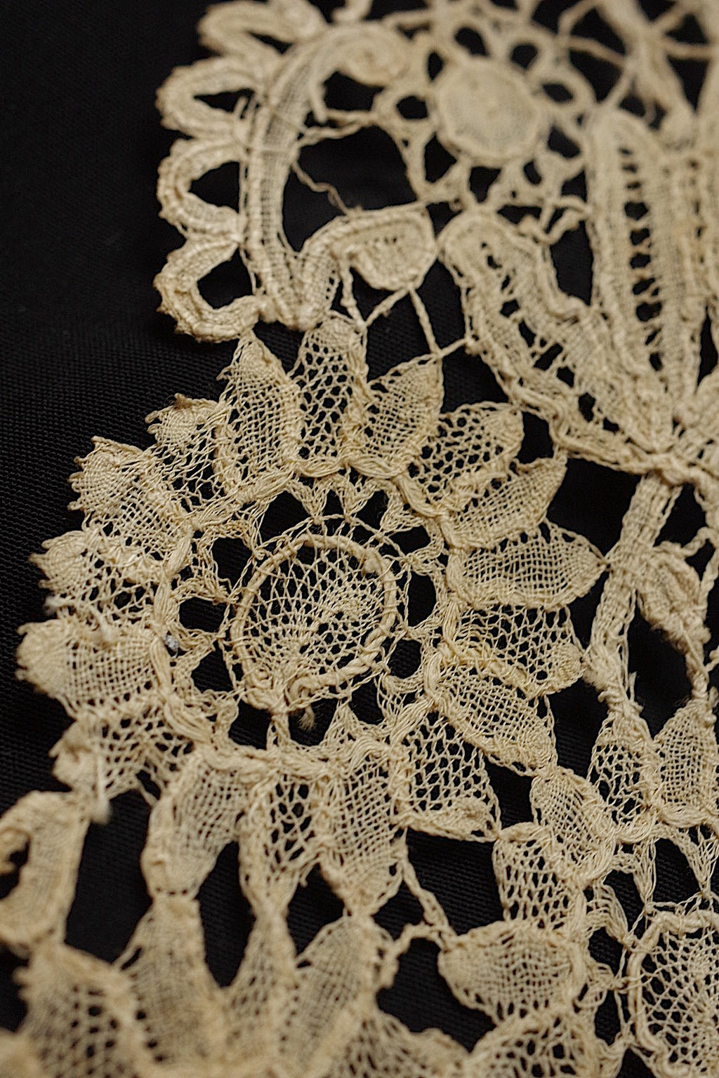 Boutons de manchette anciens dentelle ancienne duchesse + chutes