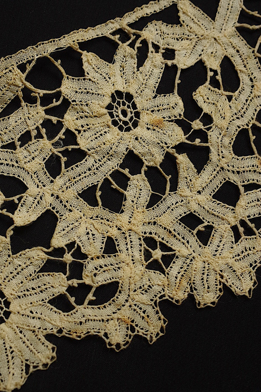 Boutons de manchette anciens dentelle ancienne duchesse + chutes