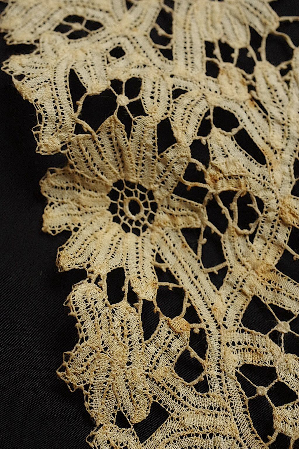 Boutons de manchette anciens dentelle ancienne duchesse + chutes