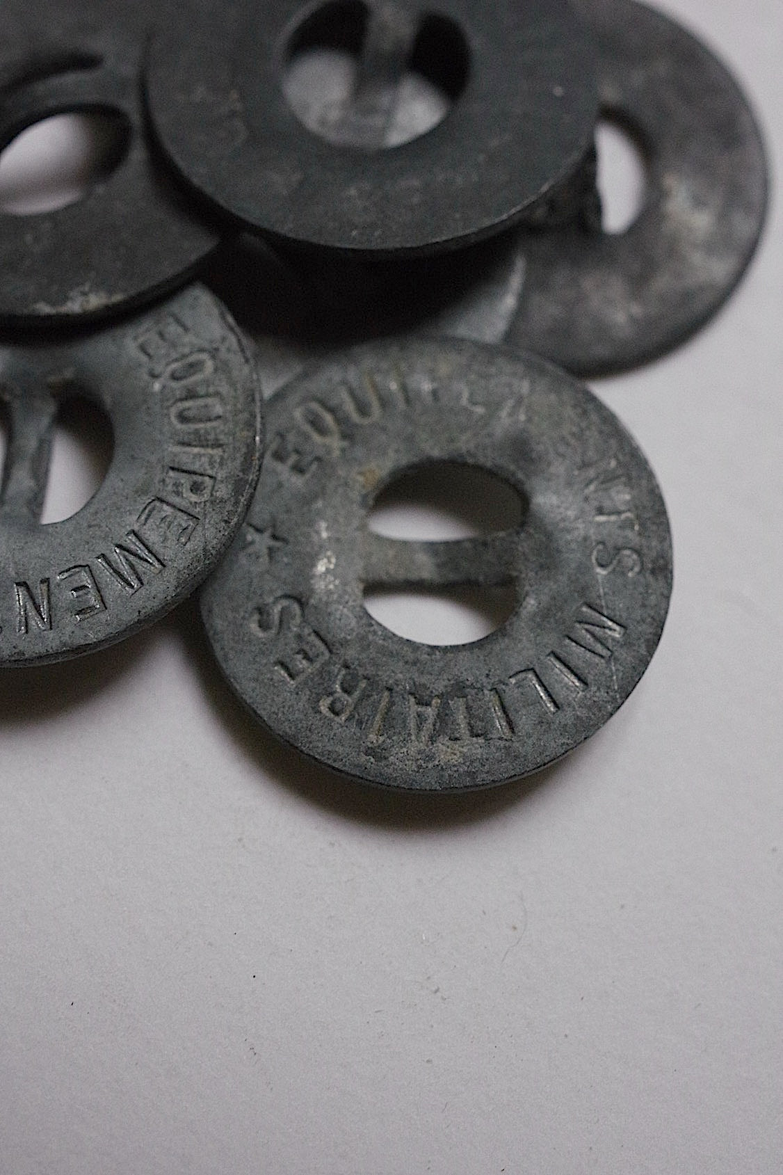 Boutons anciens, lots de 3 pièces métalliques militaires