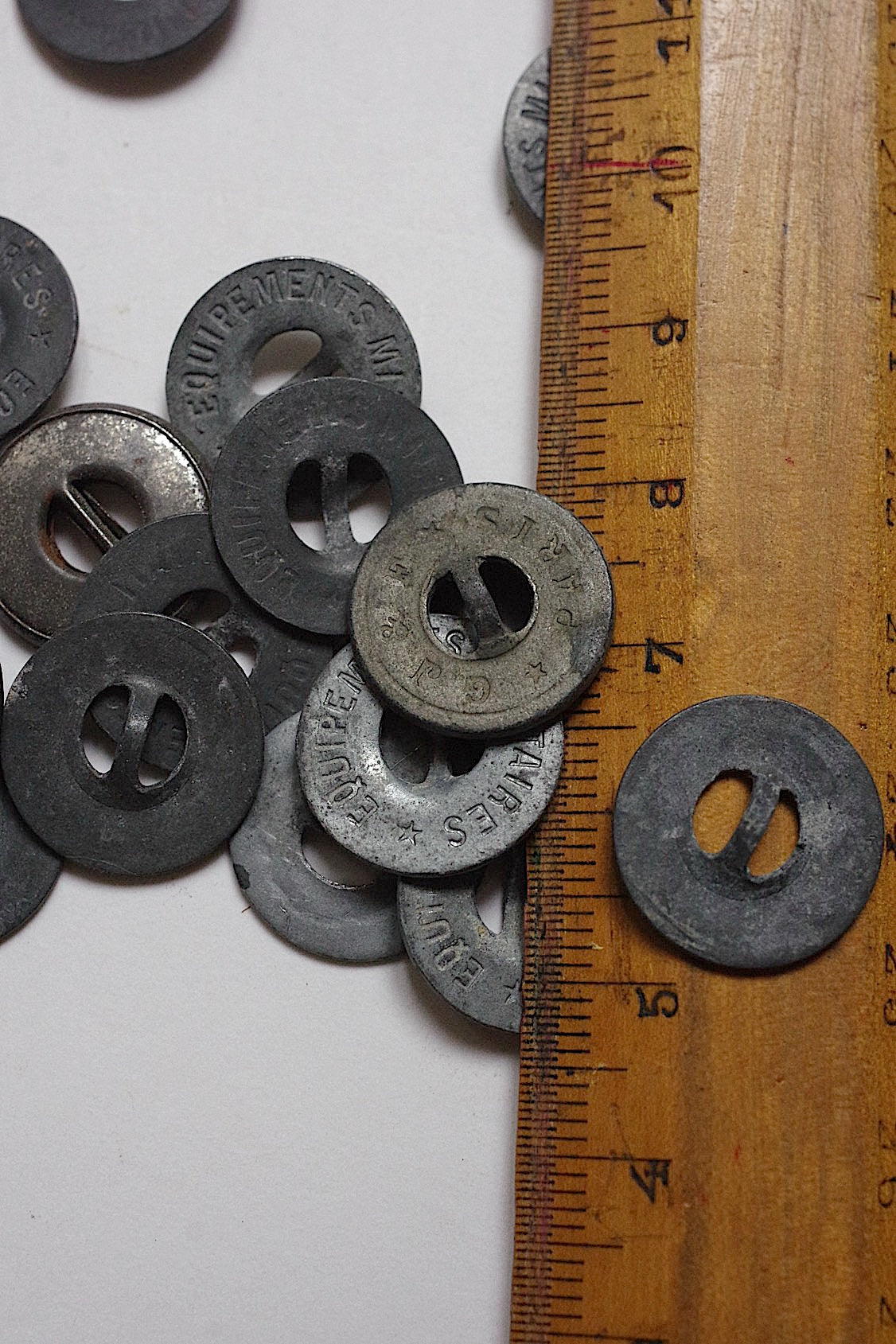 Boutons anciens, lots de 3 pièces métalliques militaires
