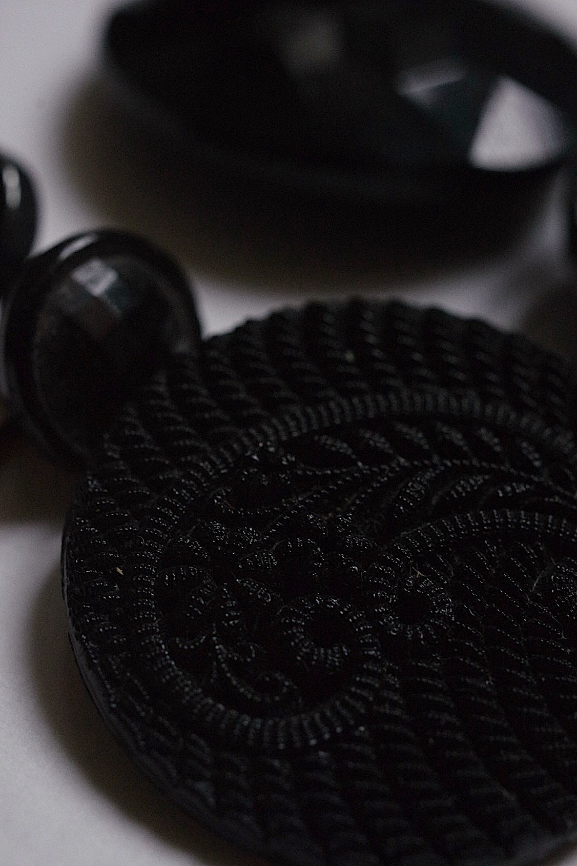 Boutons anciens, noirs, lot de 4