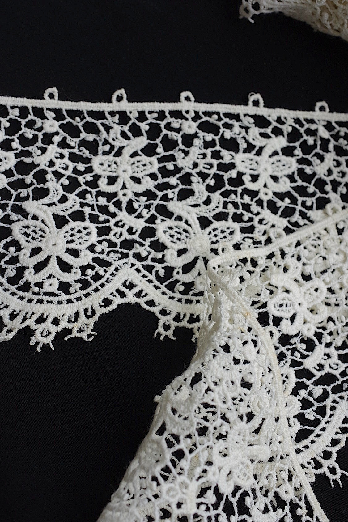 アンティークレース dentelle ancienne 400cm- .FR a l'epoque