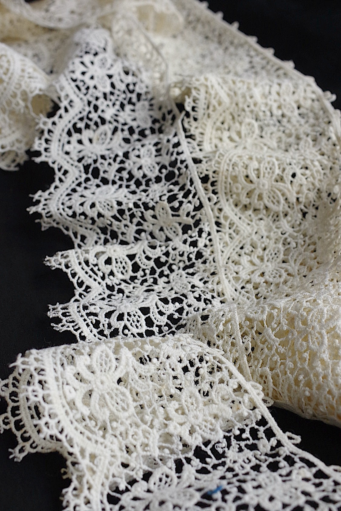 アンティークレース dentelle ancienne 400cm- .FR a l'epoque