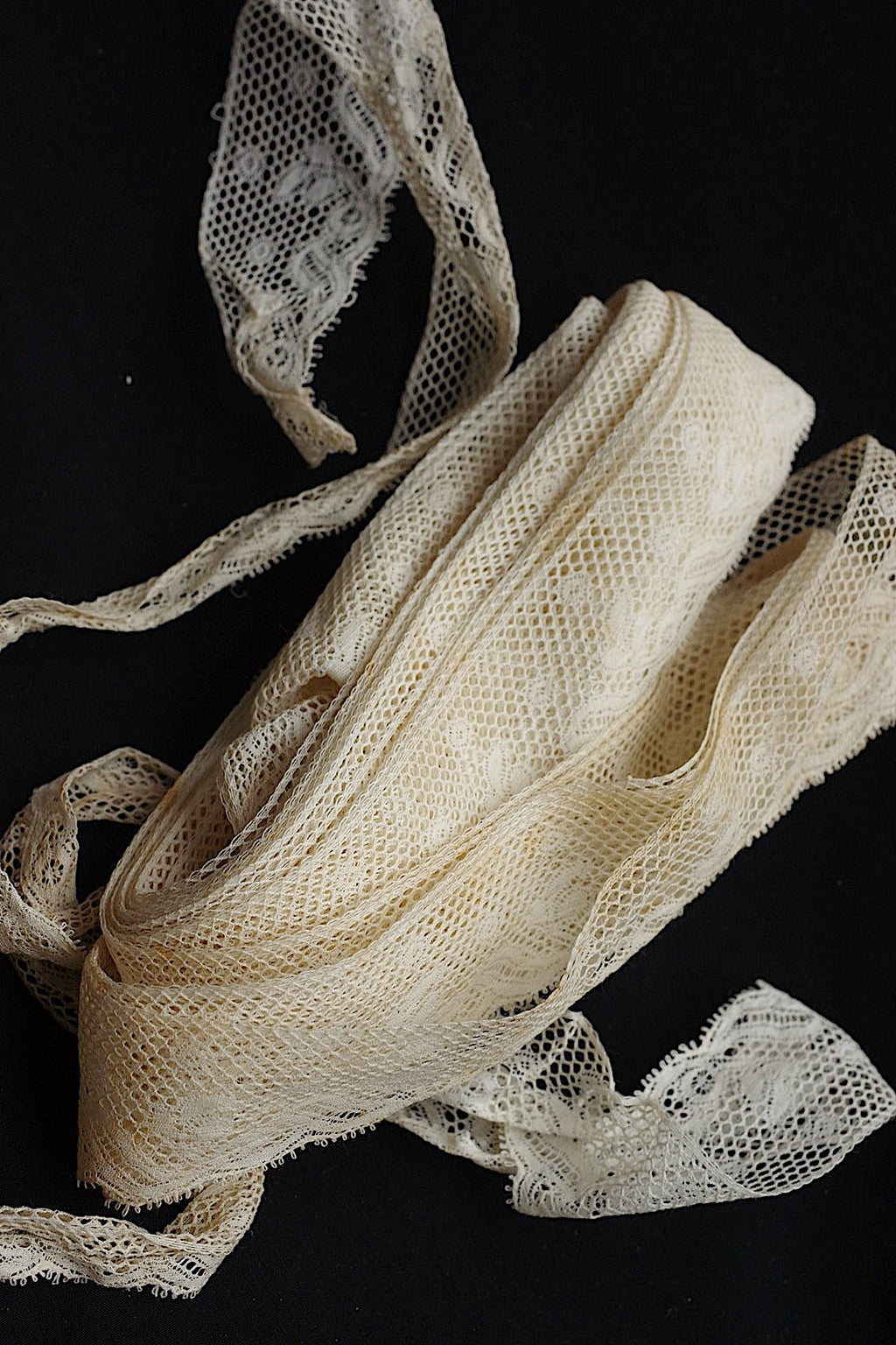 Antique lace dentelle ancienne 890cm