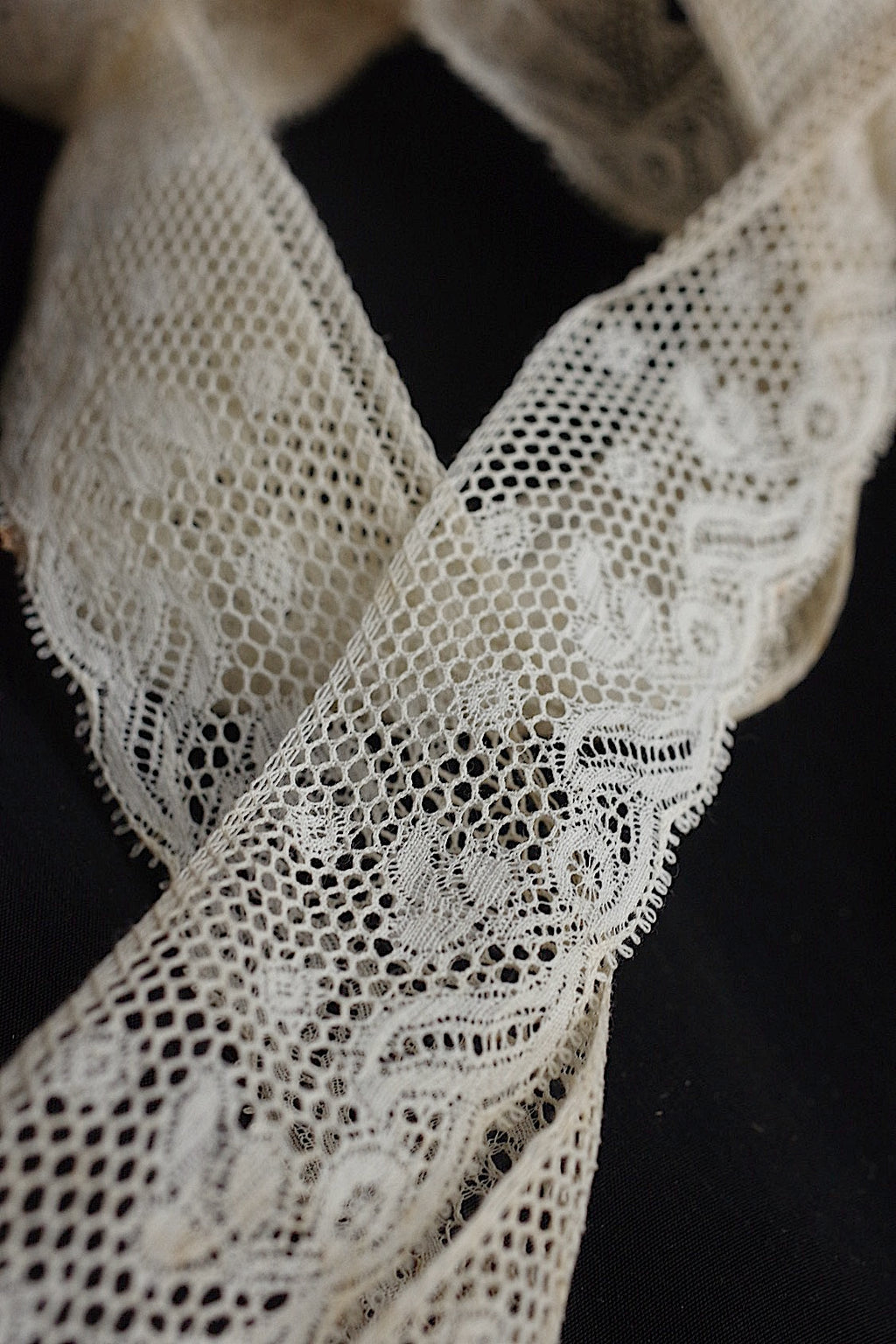 Antique lace dentelle ancienne 890cm