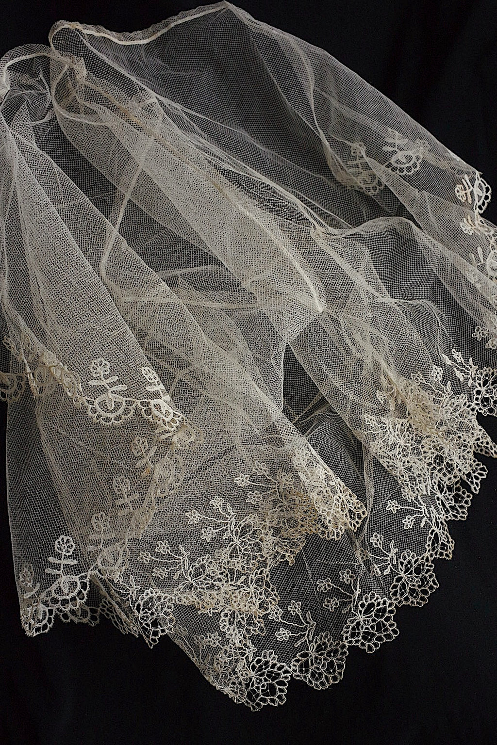 Antique lace veil