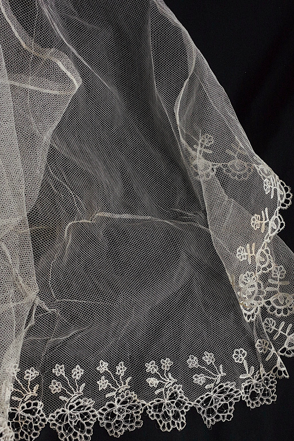 Antique lace veil