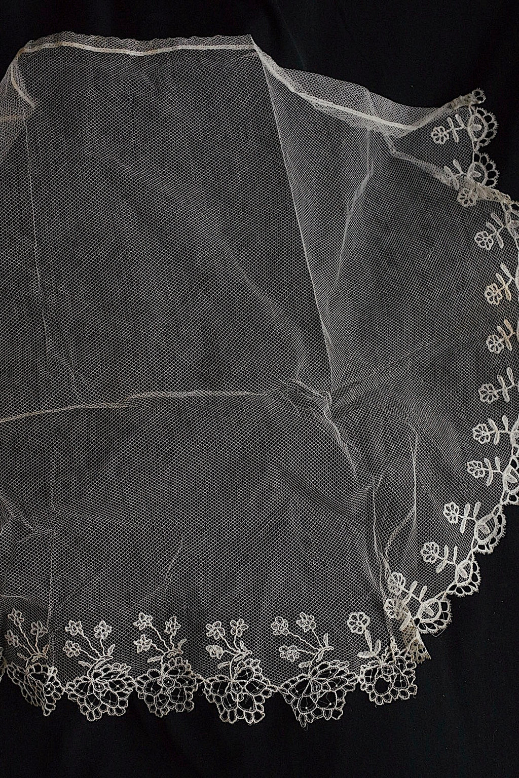 Antique lace veil