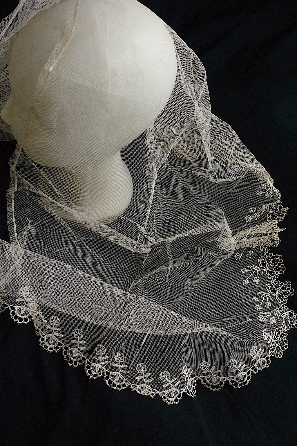 Antique lace veil
