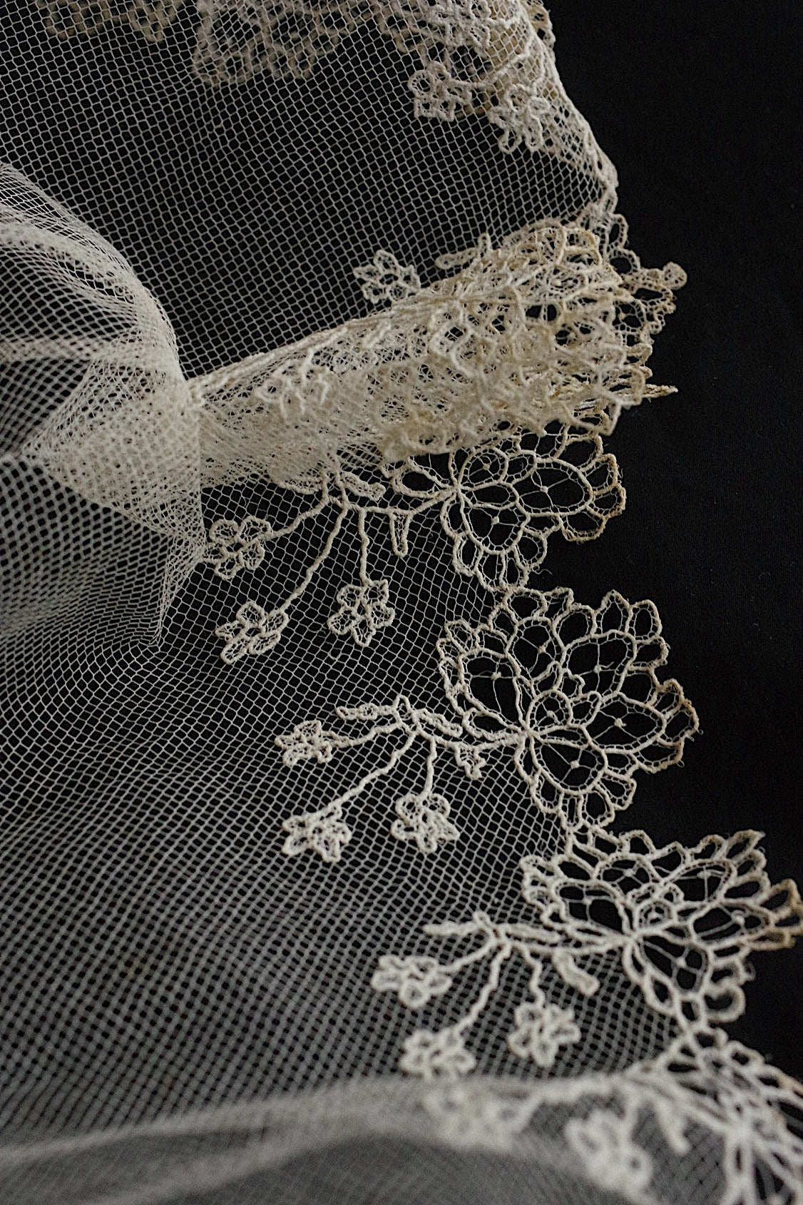 Antique lace veil