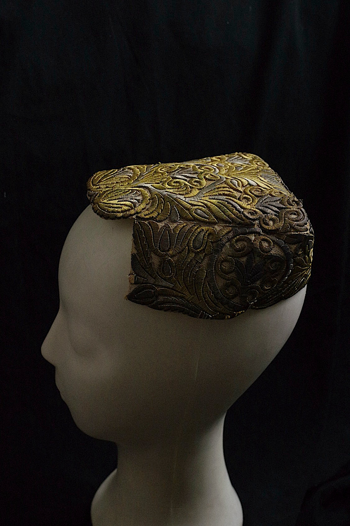 Décoration antique coiffe antique