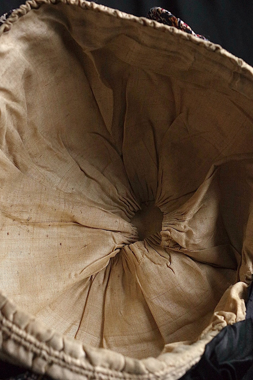 Chapeau antique, coiffure antique