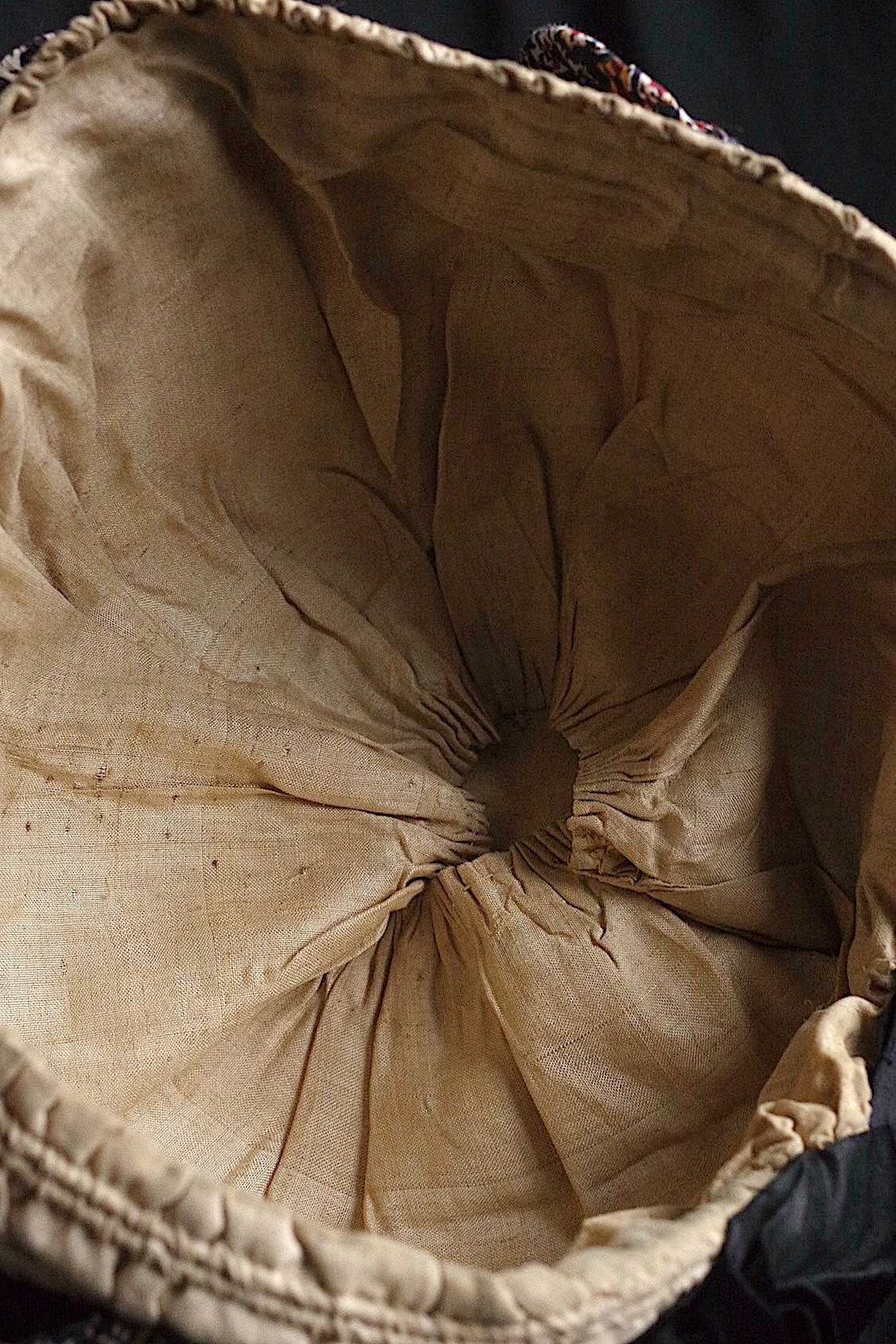 Chapeau antique, coiffure antique