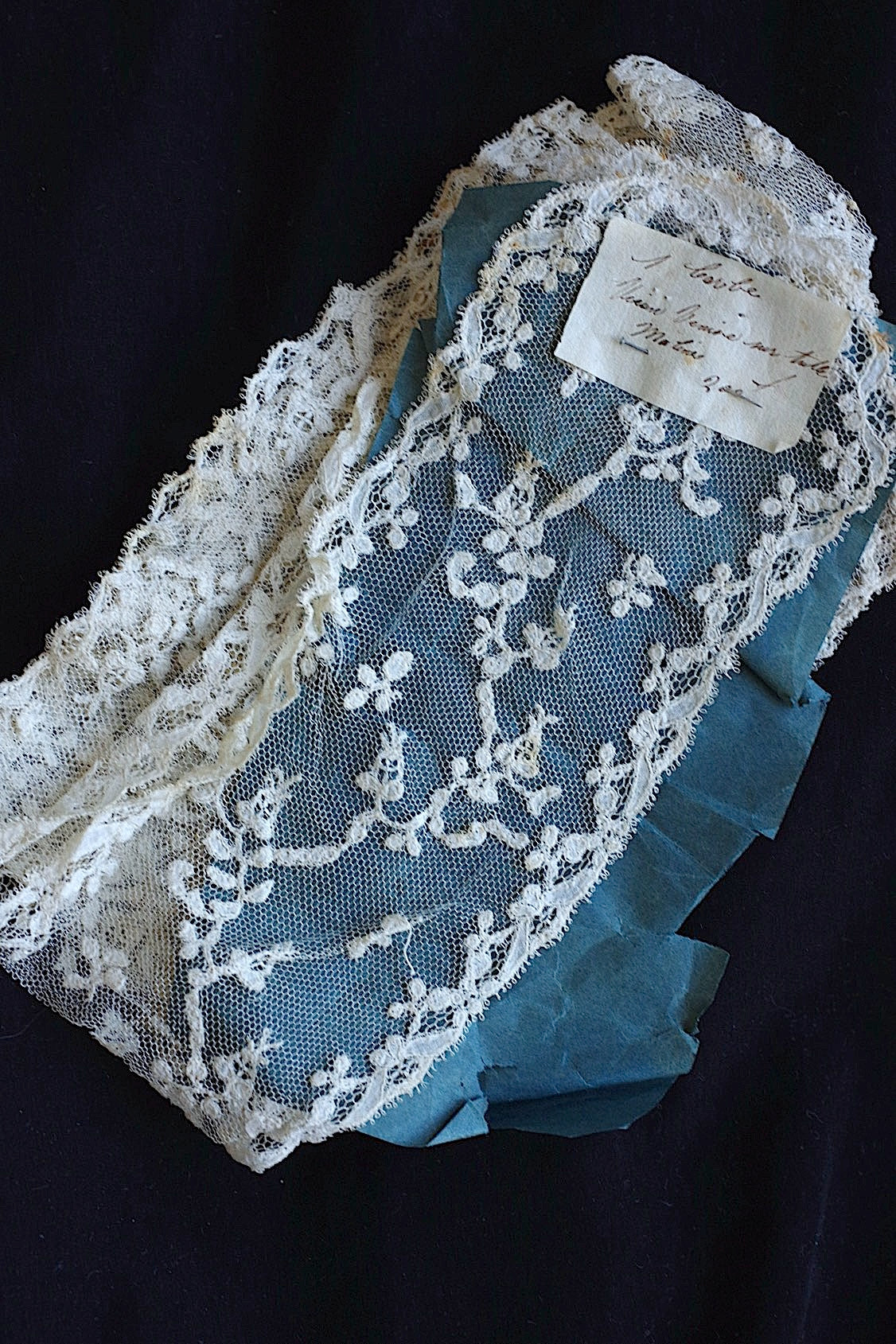 Dentelle antique, dentelle ancienne, lappet