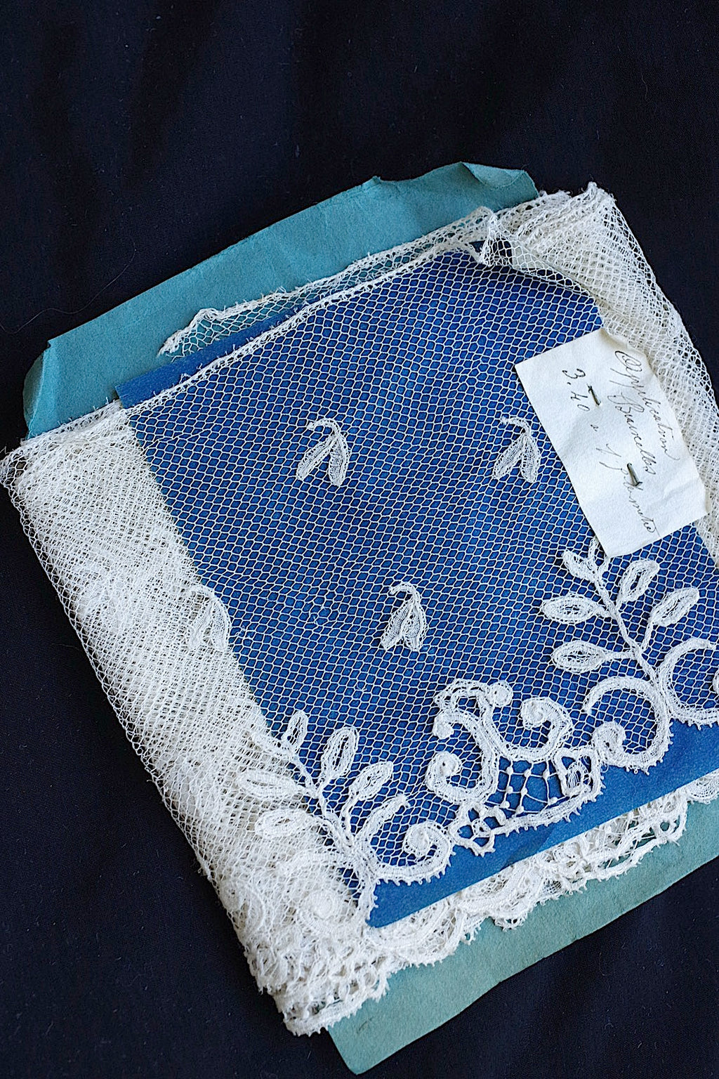 Antique lace dentelle ancienne 333cm