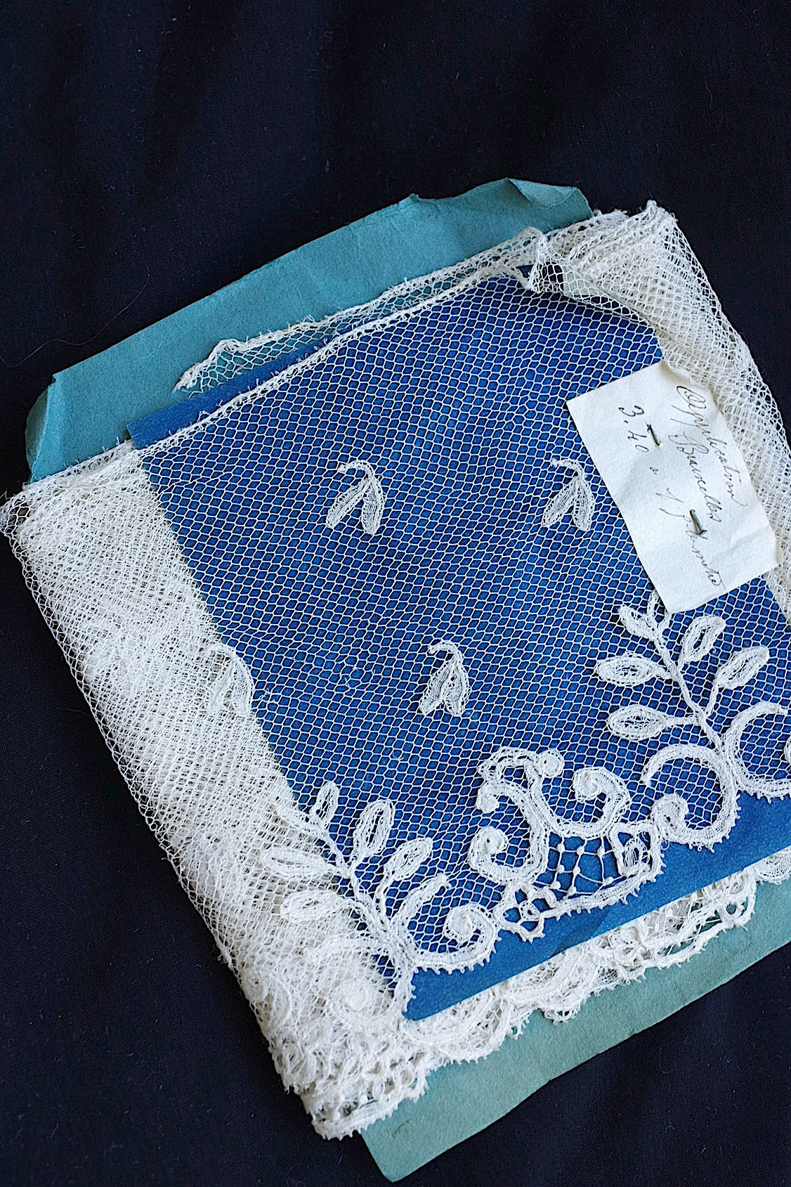 Antique lace dentelle ancienne 333cm