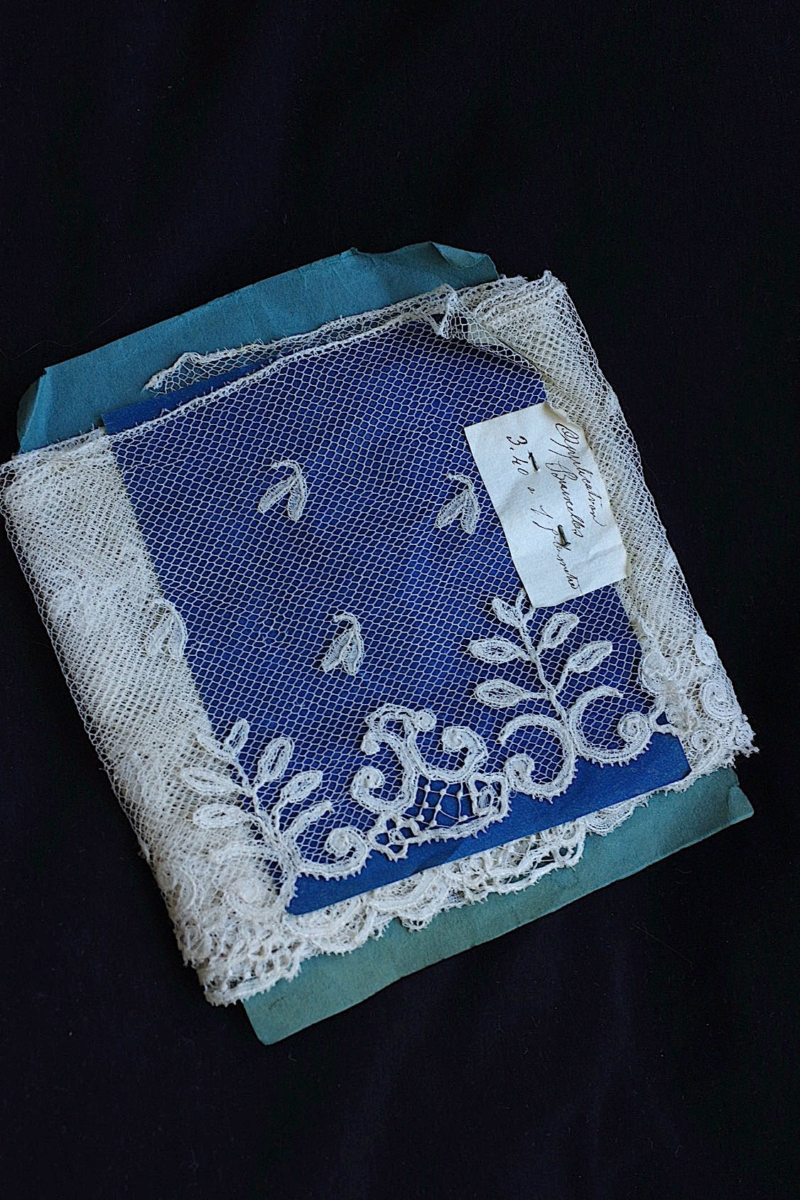 Antique lace dentelle ancienne 333cm