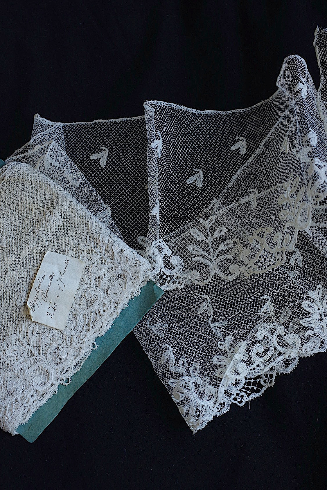 Antique lace dentelle ancienne 333cm