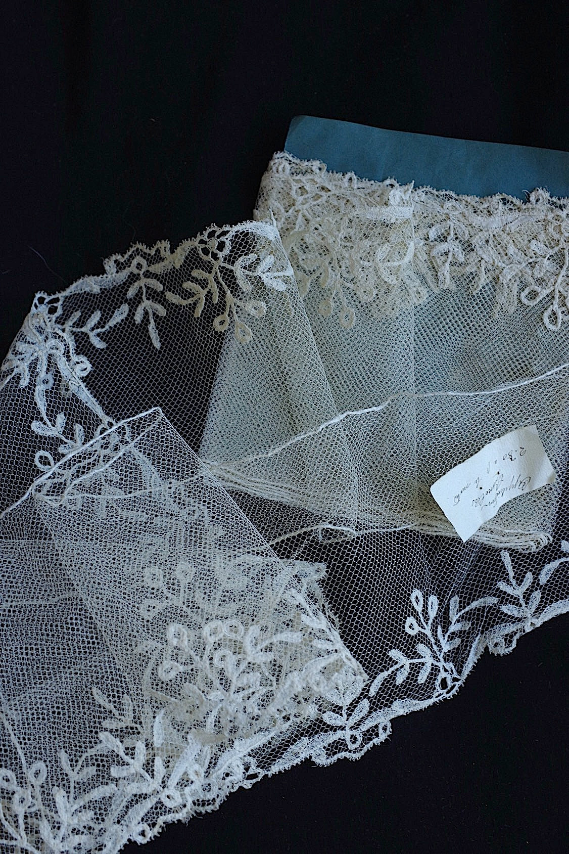 フランスアンティーク 蚤の市 手刺繍 鳥 レース オフィシャル