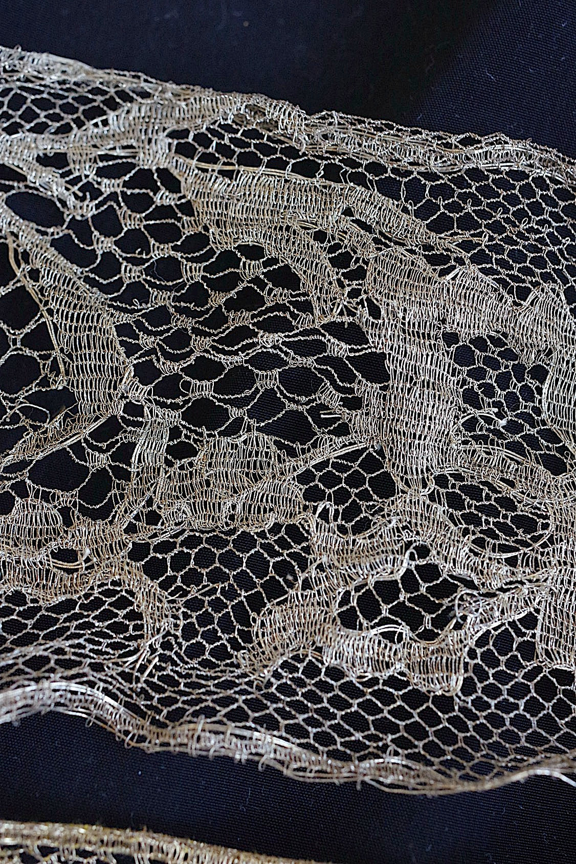 Lot de chutes de dentelle antique dentelle ancienne métal