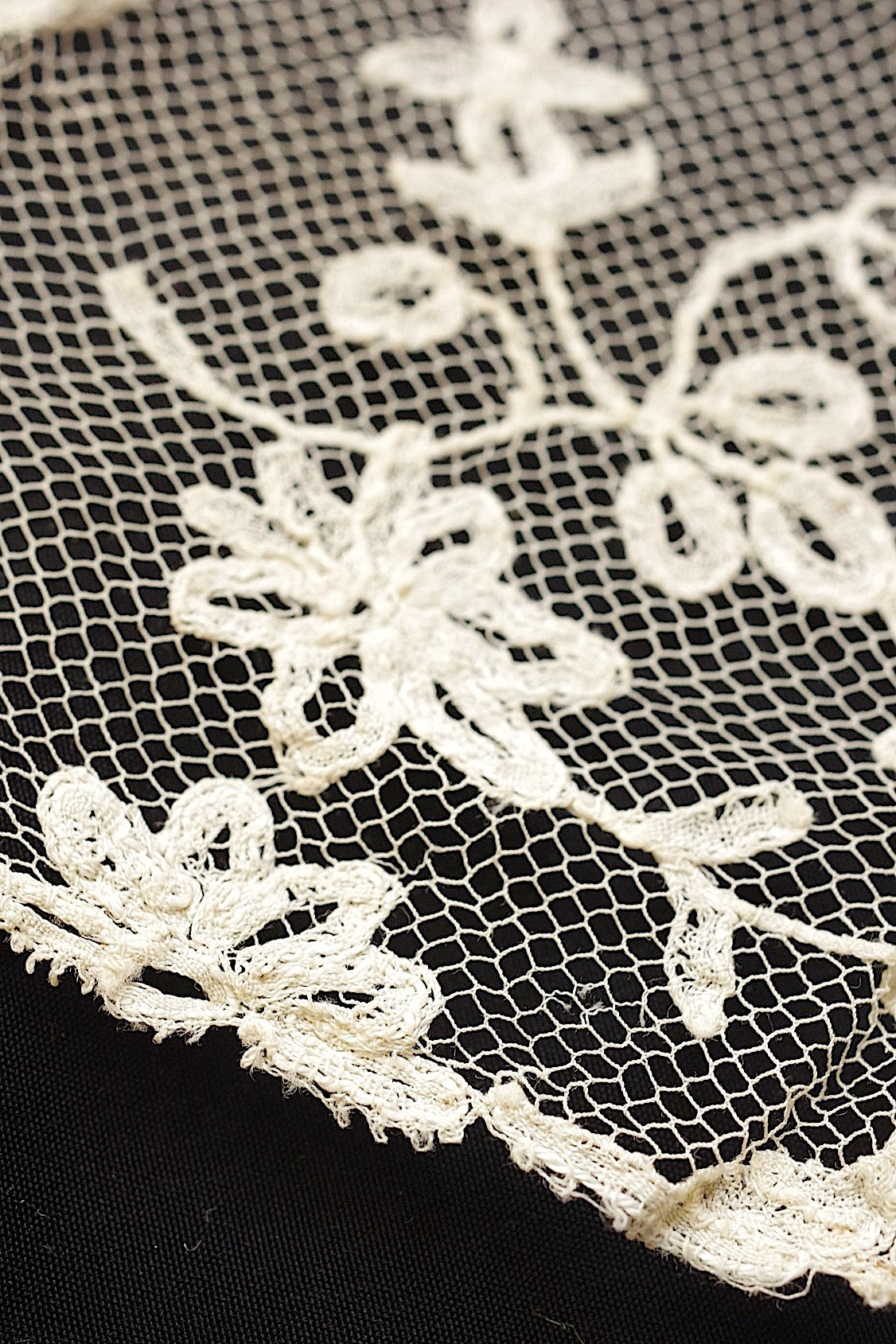 フランスアンティーク チュールベール　レース 花柄刺繍 アンティークレース dentelle ancienne チュールベール素材用- .FR a l