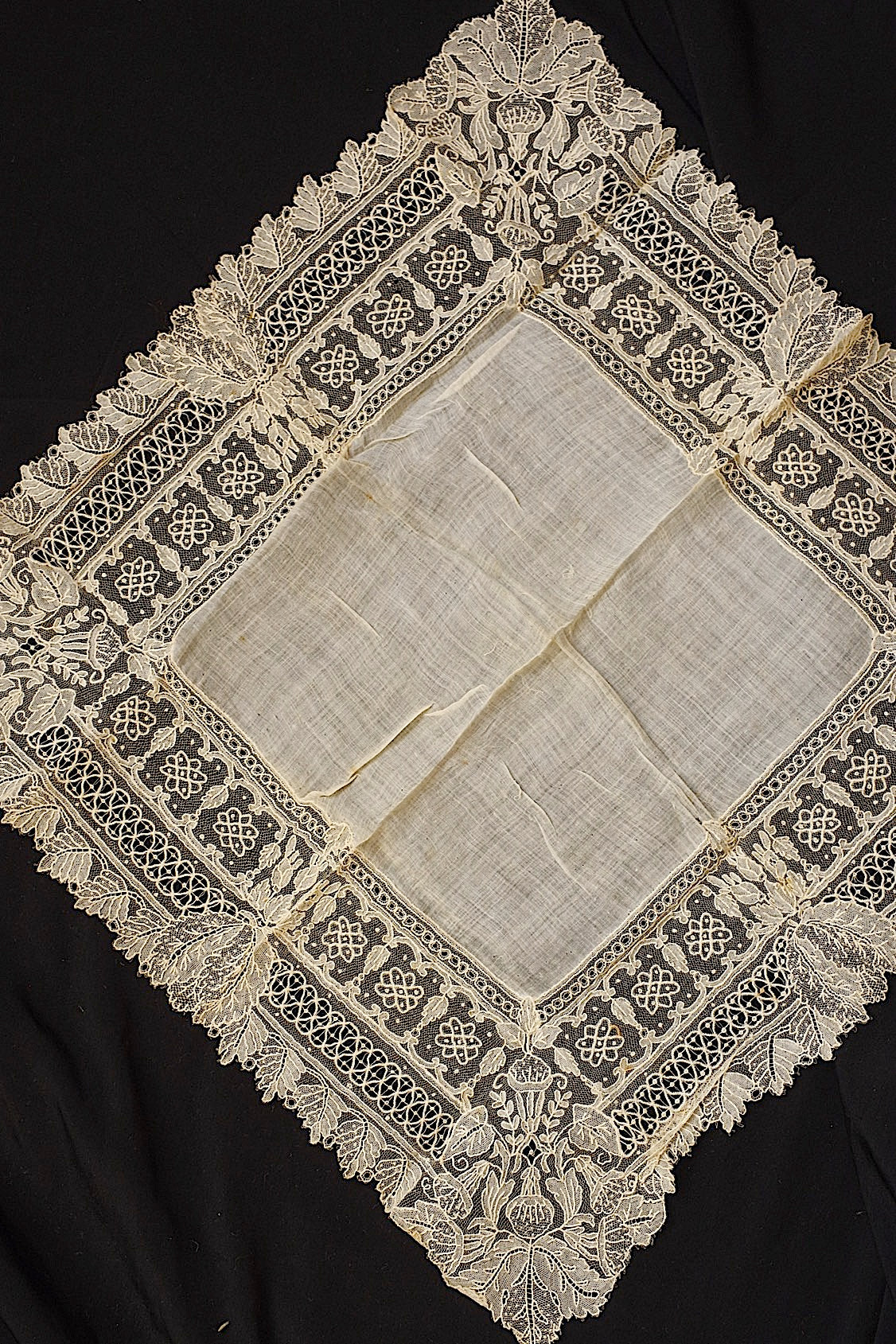 アンティークレース　dentelle ancienne　ハンカチ