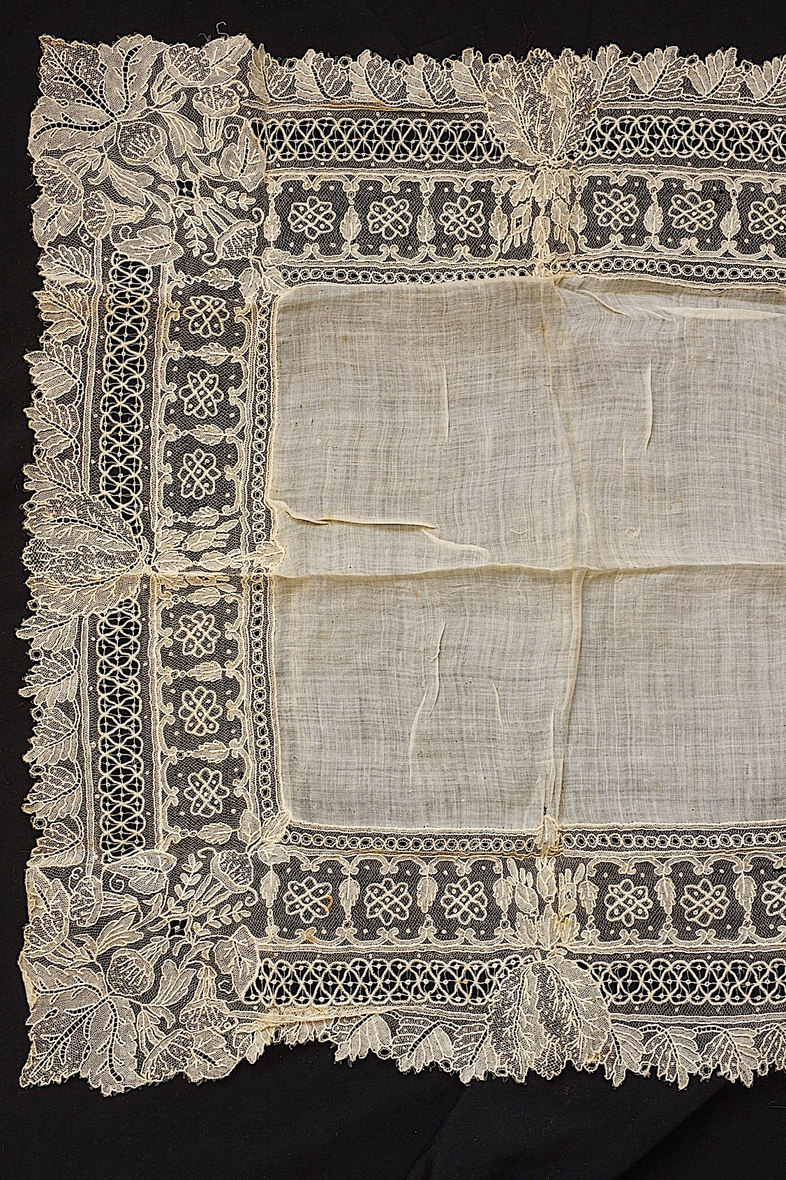 アンティークレース dentelle ancienne ハンカチ- .FR a l'epoque