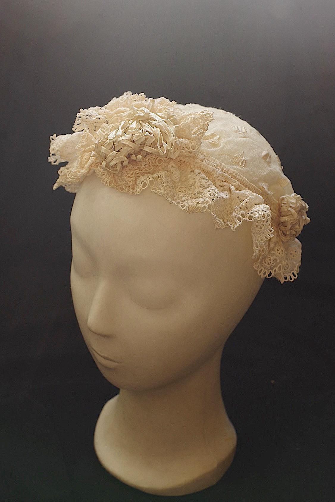 Dentelle ancienne ancienne Charlotte