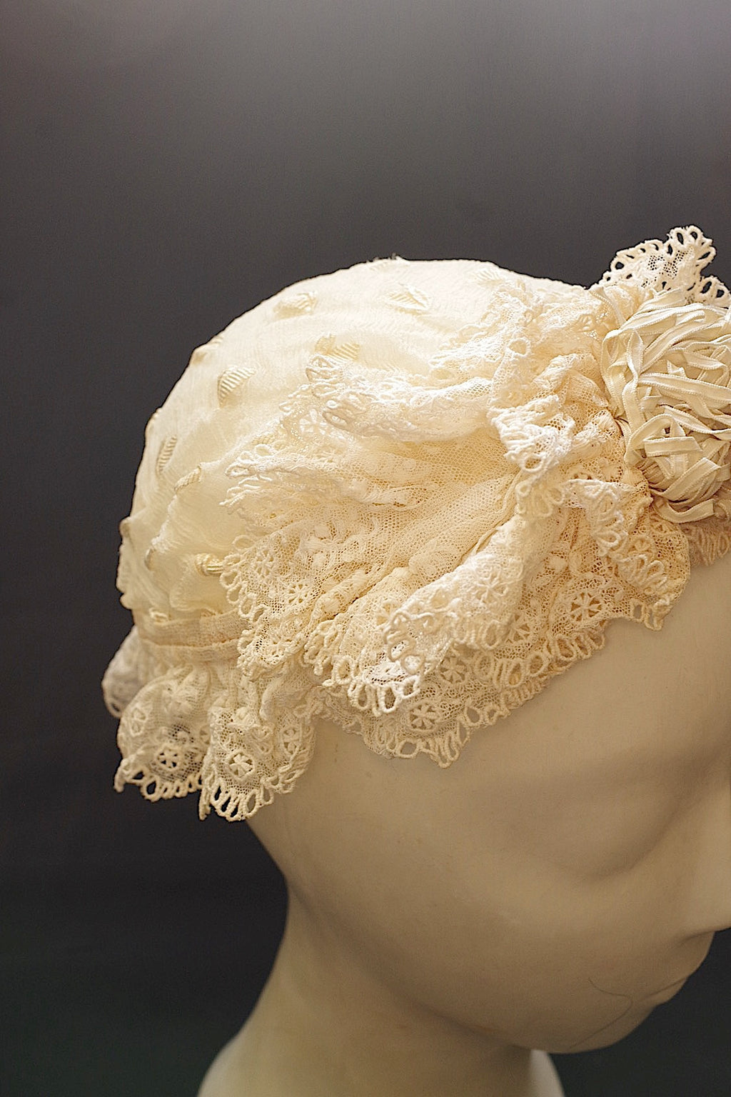 Dentelle ancienne ancienne Charlotte